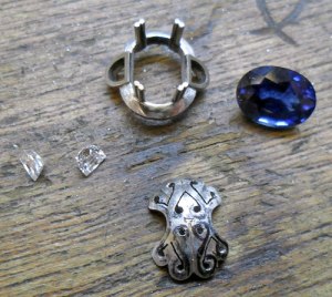 sapphire-antique-ring-plate